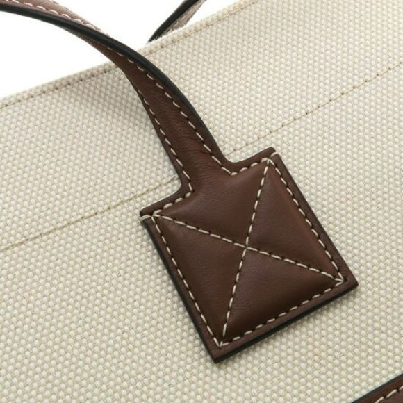 Burberry Medium Freya Tote - Picture 7 of 9